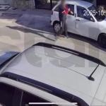 Βριλήσσια: Βίντεο Με Άνδρα Να Σπάει Αμάξι Με Τσεκούρι