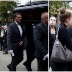 Κηδεία Γιώργου Νιάρχου: Συντετριμμένες η Μάρα Θρασυβουλίδου και η κόρη του