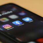 Δανία: Απαγορεύει τη χρήση social media σε ανηλίκους κάτω των 15 ετών