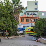 Αχαΐα: Αγκαλιά Με Τον Θείο Του Έπεσε Από Τα Δύο Μέτρα