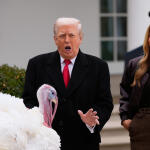 Ο Τραμπ Έδωσε Χάρη Σε Δύο Γαλοπούλες