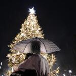 «Μύρισε» Χριστούγεννα Στο Σύνταγμα: Φωταγωγήθηκε Το Δέντρο!