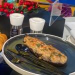 Παπουτσάκια με σάλτσα ψητής μελιτζάνας