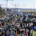 Αγρότες: Ενισχύονται Τα Μπλόκα - Παραλύει Η Χώρα