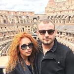 Τσιμέντωσαν Ρώσο Απατεώνα Κρυπτονομισμάτων Και Τη Σύζυγό Του