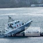 Βόλος: Σκάφος Του Λιμενικού Καρφώθηκε Στα Βράχια