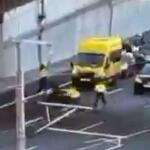 Αττική Οδός: Οδηγός Μηχανής Παρέσυρε Τροχονόμο - Βίντεο