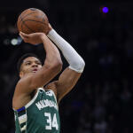 Αντετοκούνμπο: Θα Παραμείνει Στους Μπακς;