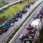 Αγρότες: Παραμερίζουν Τα Τρακτέρ Για Τους Ταξιδιώτες