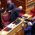 Δένδιας Βουλή συγχαρητήρια