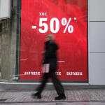 Κυριακή με ανοιχτά μαγαζιά: Ωράριο χειμερινών εκπτώσεων