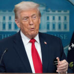 Τραμπ: «Θα Δείτε Πόσο Μακριά Θα Πάω Για Τη Γροιλανδία»