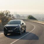 Nissan: Έβαλε φωτοβολταϊκά πάνελ στην οροφή του αυτοκινήτου