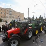 αγρότες με τρακτέρ στο Σύνταγμα