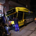 Πετράλωνα: Τρόλεϊ Έπεσε Σε Πολυκατοικία