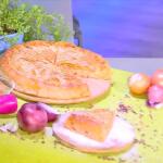 Συνταγή για κρεμμυδόπιτα με καπνιστό τυρί