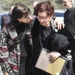 Κηδεία Χρήστου Βαλαβανίδη: Συντετριμμένη η σύζυγός του, Ασπασία Κράλλη