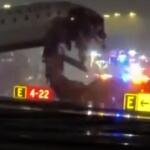 Νέα Υόρκη: Αεροπλάνο Συγκρούστηκε Με Όχημα Στο La Guardia