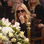 Κηδεία Μαρινέλλας: Απαρηγόρητη η Νατάσα Θεοδωρίδου