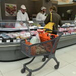 Πασχαλινό ωράριo: Τι ώρα κλείνουν σούπερ μάρκετ & μαγαζιά το Μεγάλο Σάββατο