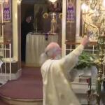 Χίος: Ξεχώρισε Ξανά Ο Ιπτάμενος Ιερέας Στην Πρώτη Ανάσταση