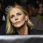 Σαρλίζ Θερόν: H νύχτα που η μαμά της σκότωσε τον πατέρα της για να τη σώσει