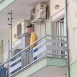 Θεσσαλονίκη: Φοιτητής Απειλεί Να Πέσει Από Τον 3ο Όροφο