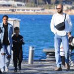 Ο Εβάν Φουρνιέ στη Γλυφάδα με τα παιδιά του