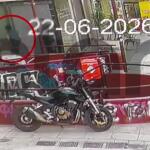 Καλλιθέα: Βίντεο Με Τον Επιδειξία Που Κυνήγησε 26χρονη