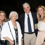 Θέμης Σοφός: Tα σπάνια στιγμιότυπα με τη μητέρα του & τις αδελφές του