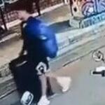 Κυψέλη: Ο 26χρονος Μεταφέρει Τη Βαλίτσα Με Τη Σορό - Βίντεο