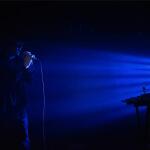 Mέσα στο σκοτάδι, έξω στη σιωπή: Ο Βuzz Kull στο Death Disco