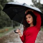 Stylish Εμφανίσεις Για Τις Βροχερές Μέρες!