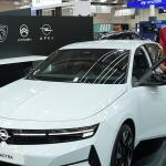 Οι παίκτες του Ολυμπιακού στο περίπτερο της Opel στην AUTO ATHINA 2026