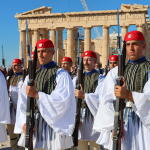 Η Αθήνα Απελευθερώνεται Από Τη Γερμανική Κατοχή