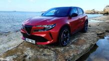 Alfa Romeo Junior Veloce: Οδηγούμε την Ιταλίδα καλλονή με τα 280 άλογα