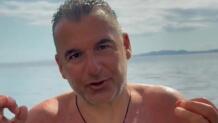 Γιώργος Λιάγκας: Κάνει βουτιές στην Τήνο