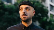 APON: Η Απίστευτη Ομοιότητα Με Τον Αδερφό Του, Σπύρο