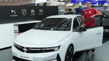 Οι παίκτες του Ολυμπιακού στο περίπτερο της Opel στην AUTO ATHINA 2026