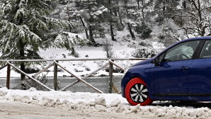 ΕΛ.ΑΣ: Αίρεται ο υποχρεωτικός εφοδιασμός των ΙΧ με αντιολισθητικές αλυσίδες