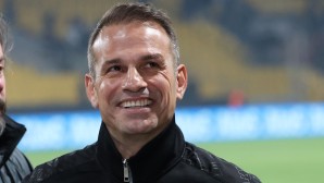 Ντέμης Νικολαΐδης