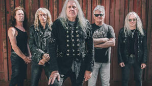 Οι Saxon έρχονται στην πλατεία Νερού