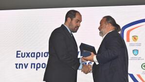 Μάριος Ηλιόπουλος SEAJETS βράβευση από Γ. Κεφαλογιάννη