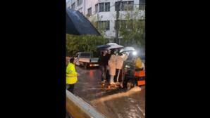 Adel: Σε Καρότσες Ο Κόσμος Στον Ηλεκτρικό Του Μοσχάτου