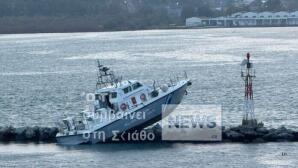 Βόλος: Σκάφος Του Λιμενικού Καρφώθηκε Στα Βράχια