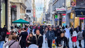 Εορταστικό Ωράριο: Ανοιχτά Σήμερα Και Αύριο Τα Καταστήματα