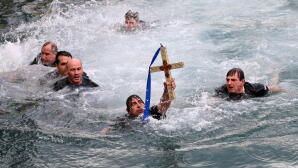 Θεοφάνια στον Αγ. Διονύσιο στο Κολωνάκι– Ρίψη Σταυρού στη Δεξαμενή