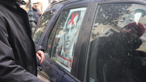 Τσίπρας στο Ολύμπιον: Επεισόδια και επιθέσεις με τρικάκια