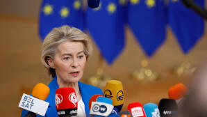 Bloomberg: Η ΕΕ ετοιμάζει αντίποινα στον Τραμπ με δασμούς 93 δισ. ευρώ