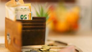 Επίδομα 200 Ευρώ: Ποιοι Είναι Οι Δικαιούχοι;